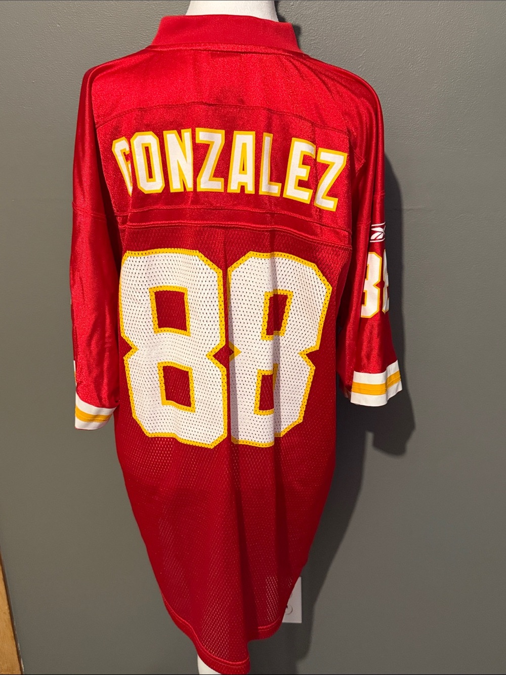 Kansas City Chiefs Tony Gonzalez Red Football Jersey. #88. Size Large